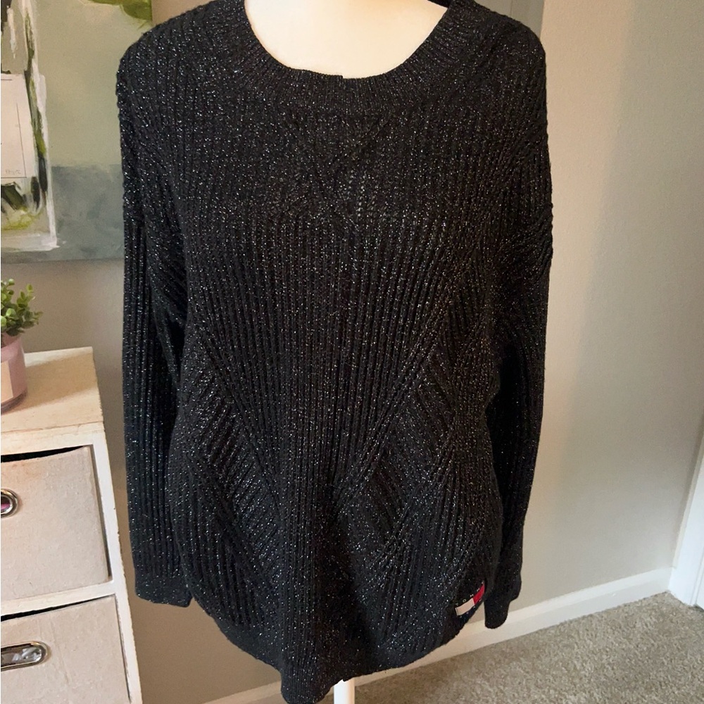 Tommy Hilfiger Black Crew Neck Sweater with Chunky Knit and Relaxed Fit